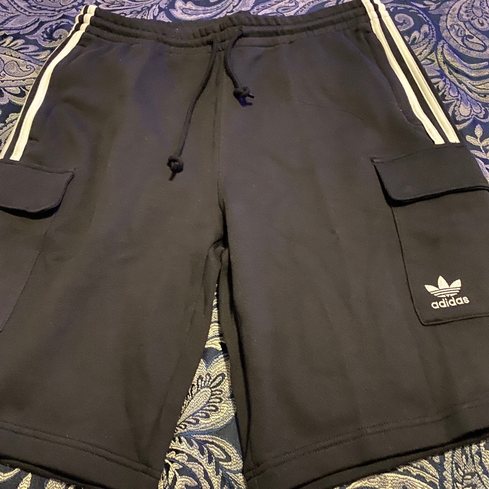 Men Black Adidas Cargo Shorts size L